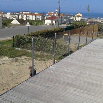 Garde-corps-terrasse-maison-hauteur-verre-feuilleté-trempé-clair-poteaux-Miroiteries-Dubrulle