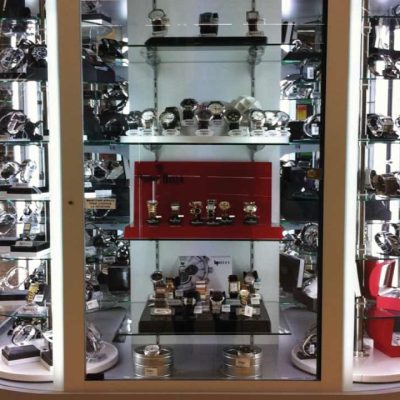 Vitrine-verre-bombé-bijouterie-montres-Miroiteries-Dubrulle